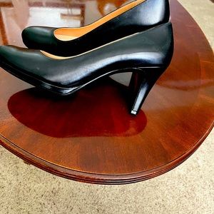 Michelle Pumps by Naturalizer. leather upper